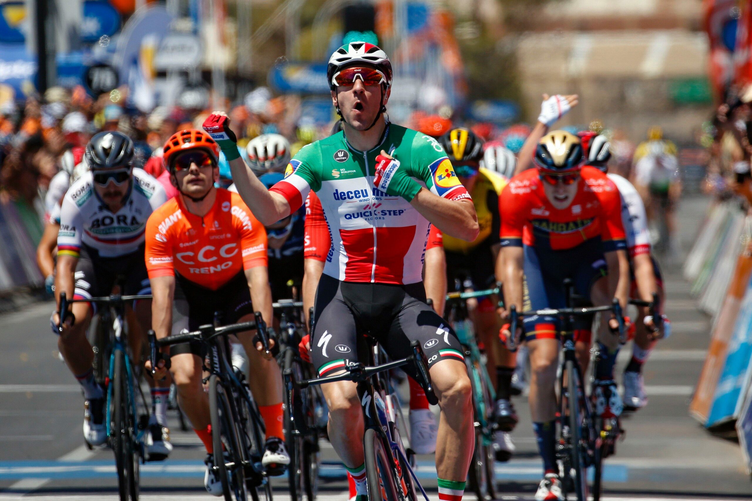 Элиа Вивиани выиграл первый этап велогонки «Тур Даун Андер»