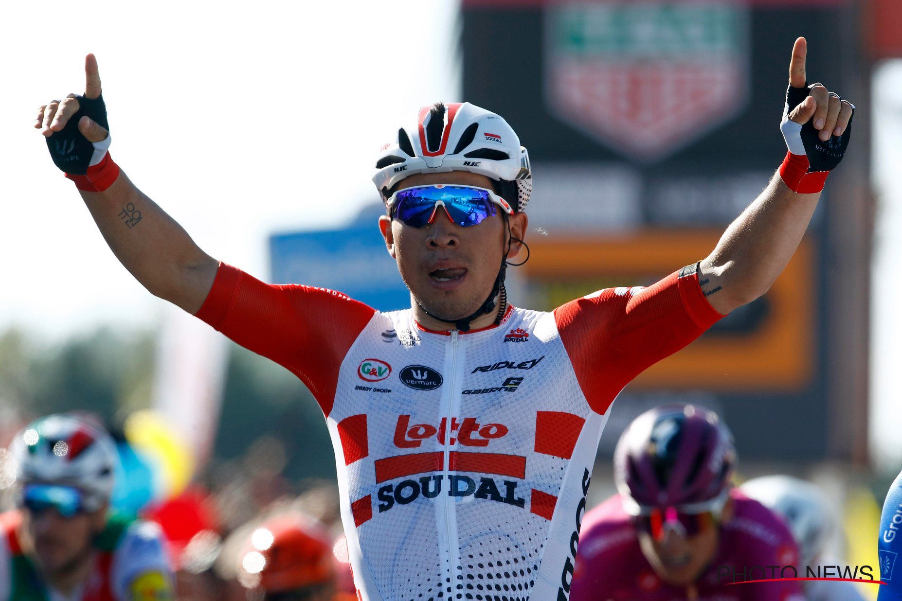 Калеб Юэн выиграл 11-й этап «Джиро д’Италии» и покидает велогонку