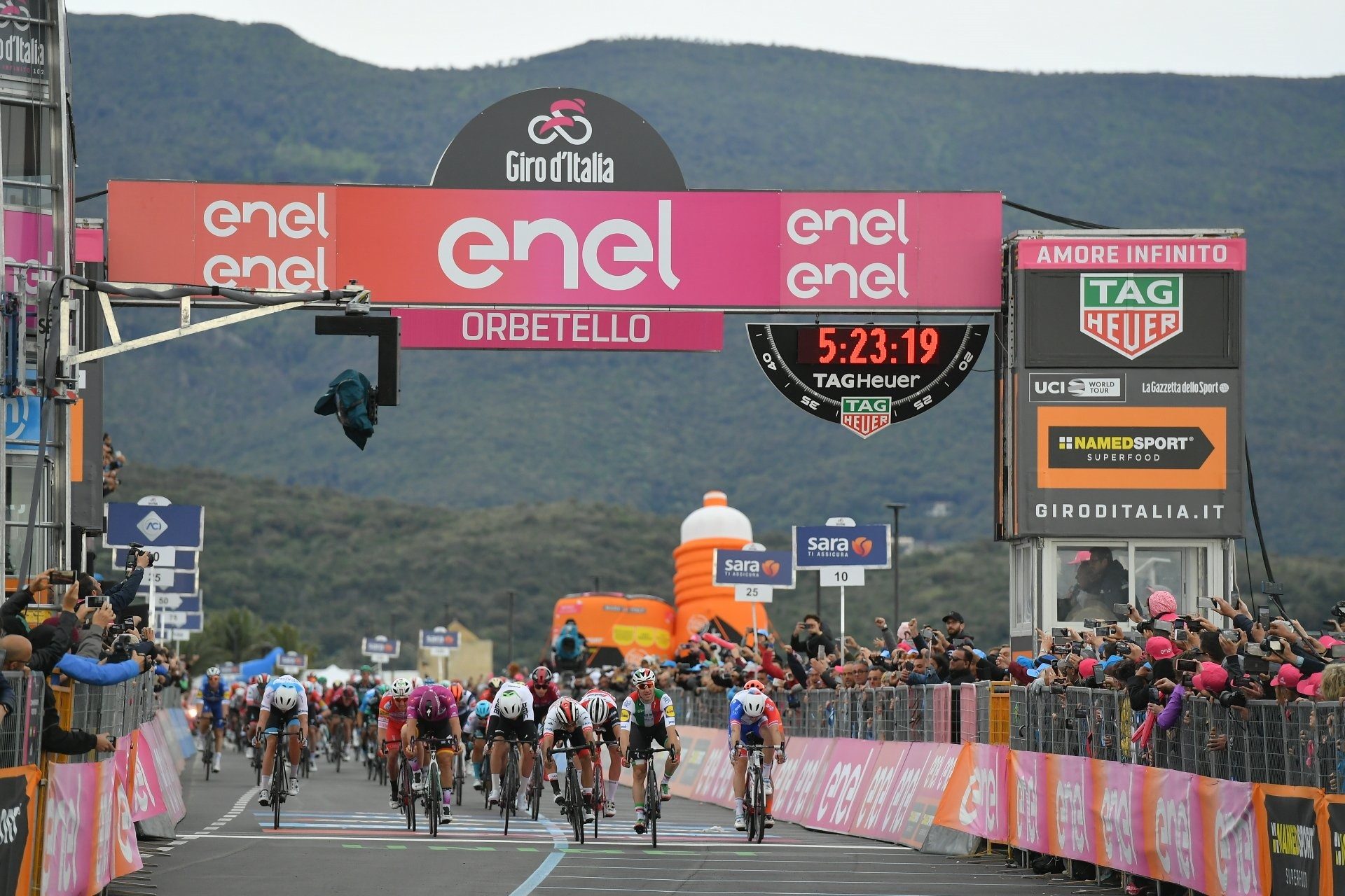 Элиа Вивиани лишили победы на третьем этапе «Джиро д’Италии»