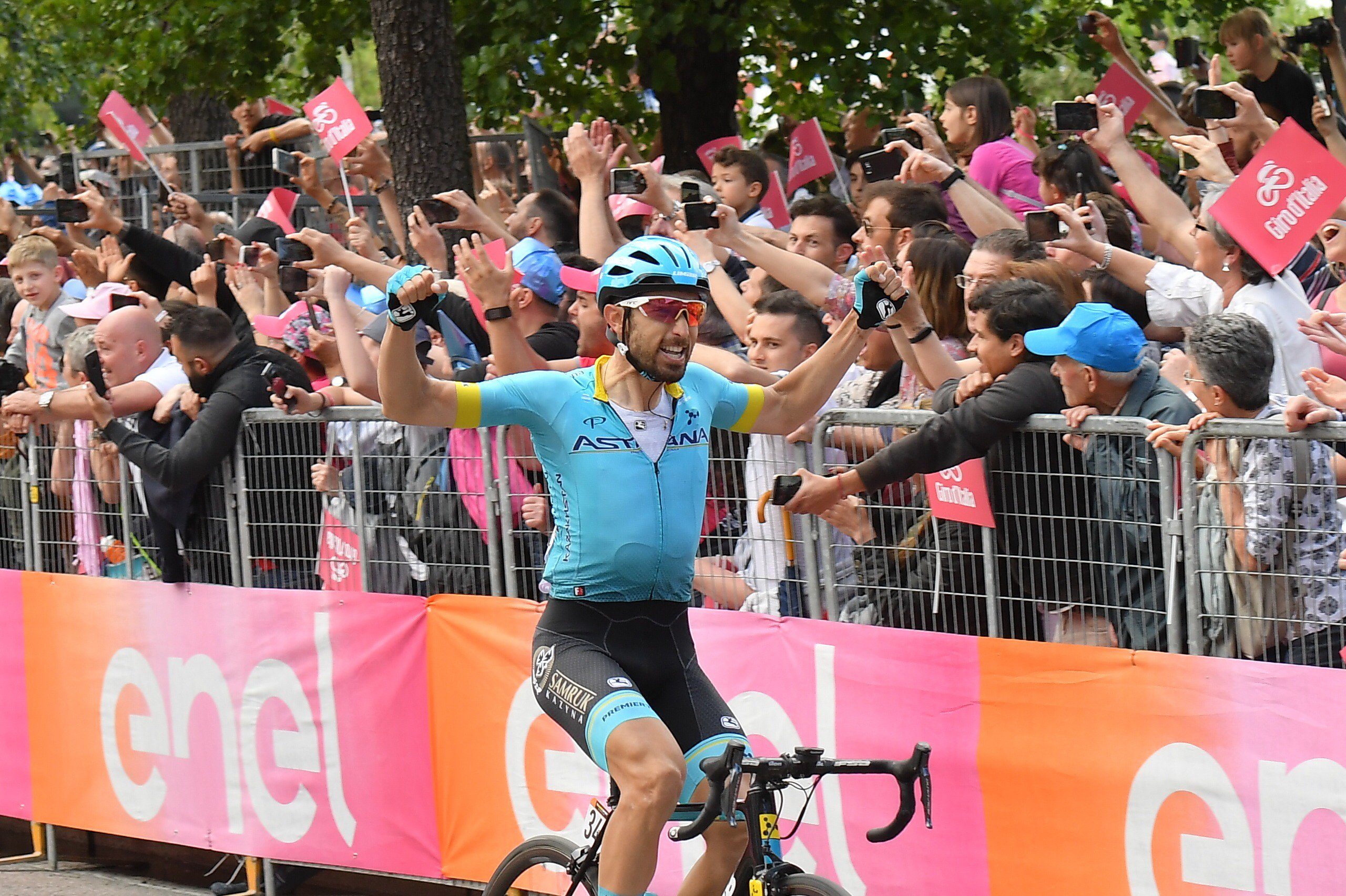 Дарио Катальдо выиграл 232-километровый этап «Джиро д’Италии»