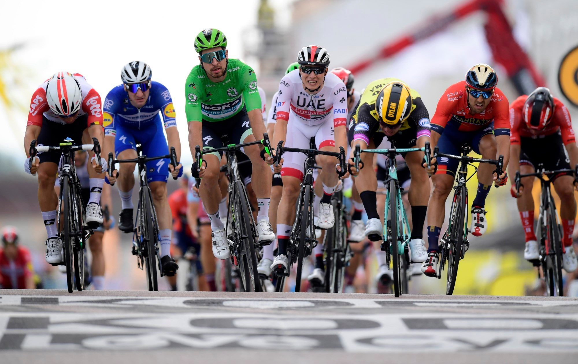 Дилан Груневеген после шести часов в седле выиграл спринт на седьмом этапе «Тур де Франс»