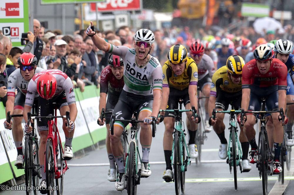 Сэм Беннетт выиграл первый этап велогонки «Бинк Банк Тур»