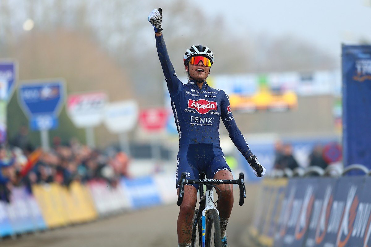 Матье ван дер Пул выиграл первую велокросс-гонку 2020 года