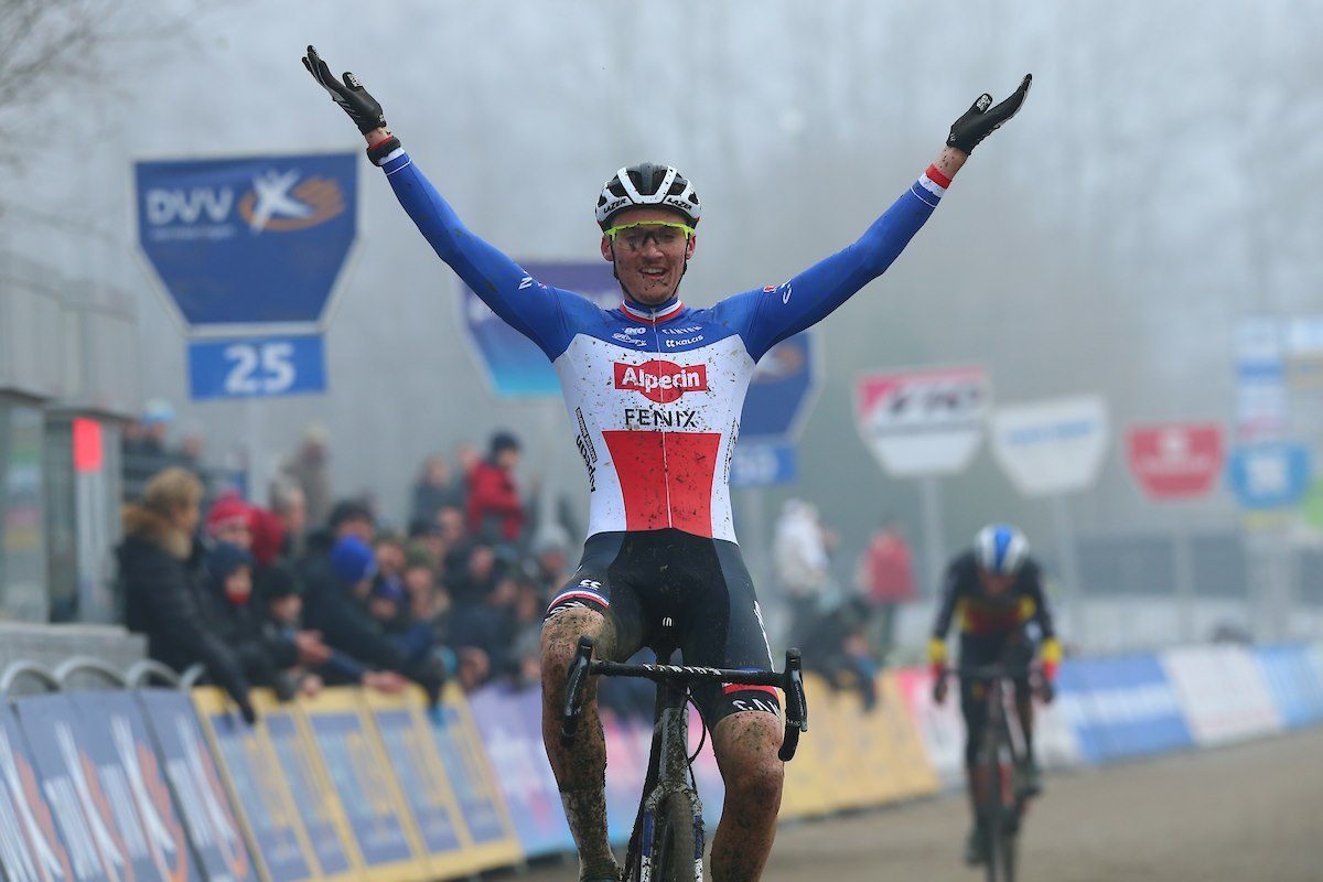 Матье ван дер Пул выиграл первую велокросс-гонку 2020 года