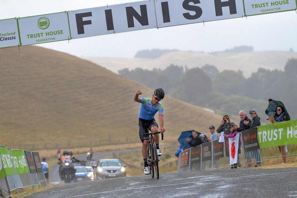 Райли Филд выиграл четвёртый этап New Zealand Cycle Classic, захватив лидерство в GC