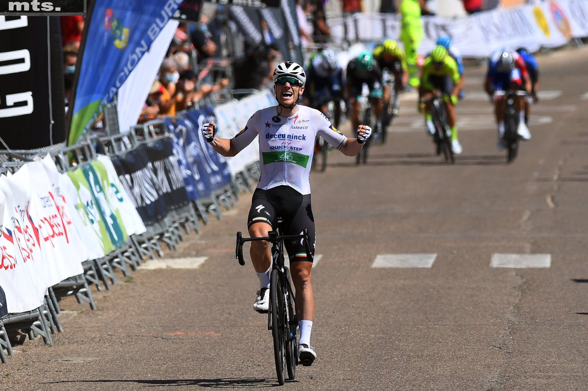 Сэм Беннетт выиграл четвёртый этап велогонки «Вуэльта Бургоса»