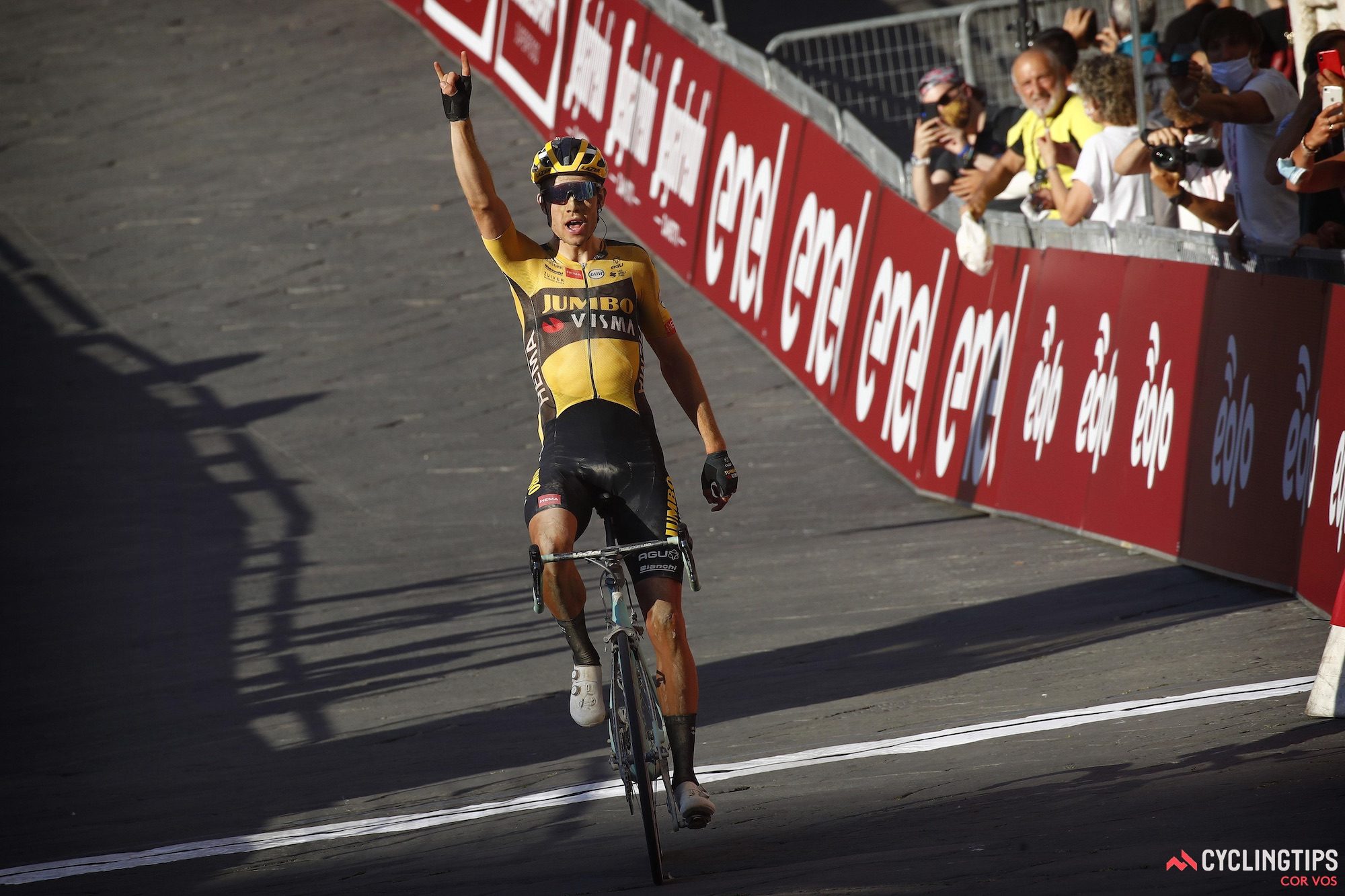 Ваут ван Арт триумфально выиграл велогонку «Страде Бьянке»