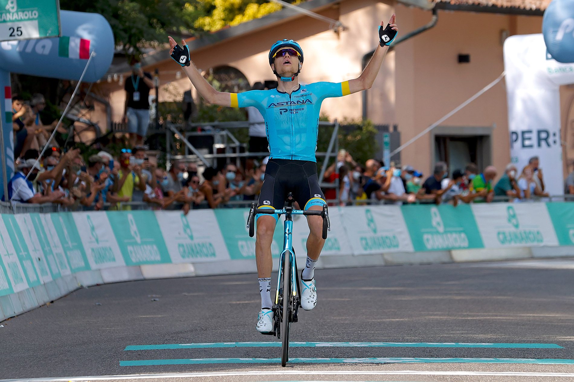 Александр Власов выиграл престижную велогонку «Джиро делл’Эмилия»