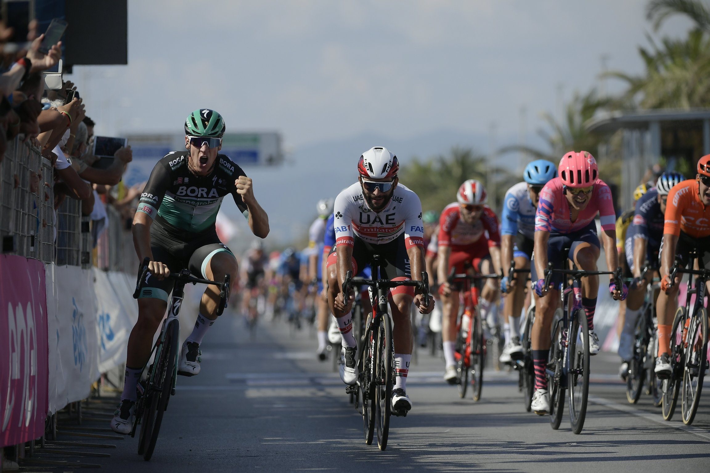Паскаль Аккерманн вырвал у Фернандо Гавирии победу на первом этапе велогонки «Тиррено — Адриатико»