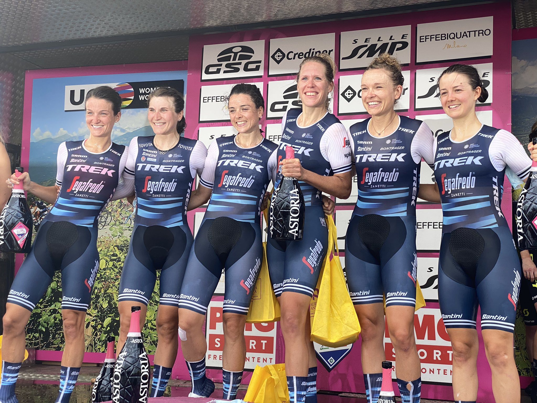 Команда Trek — Segafredo выиграла «разделку» на велогонке Giro Rosa