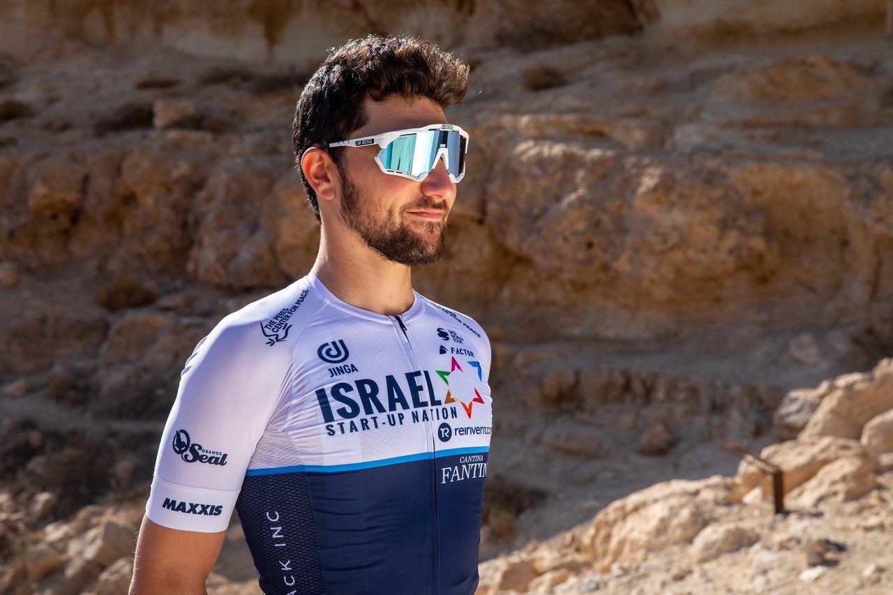 Команда Israel Start-Up Nation представила велоформу на 2021 год