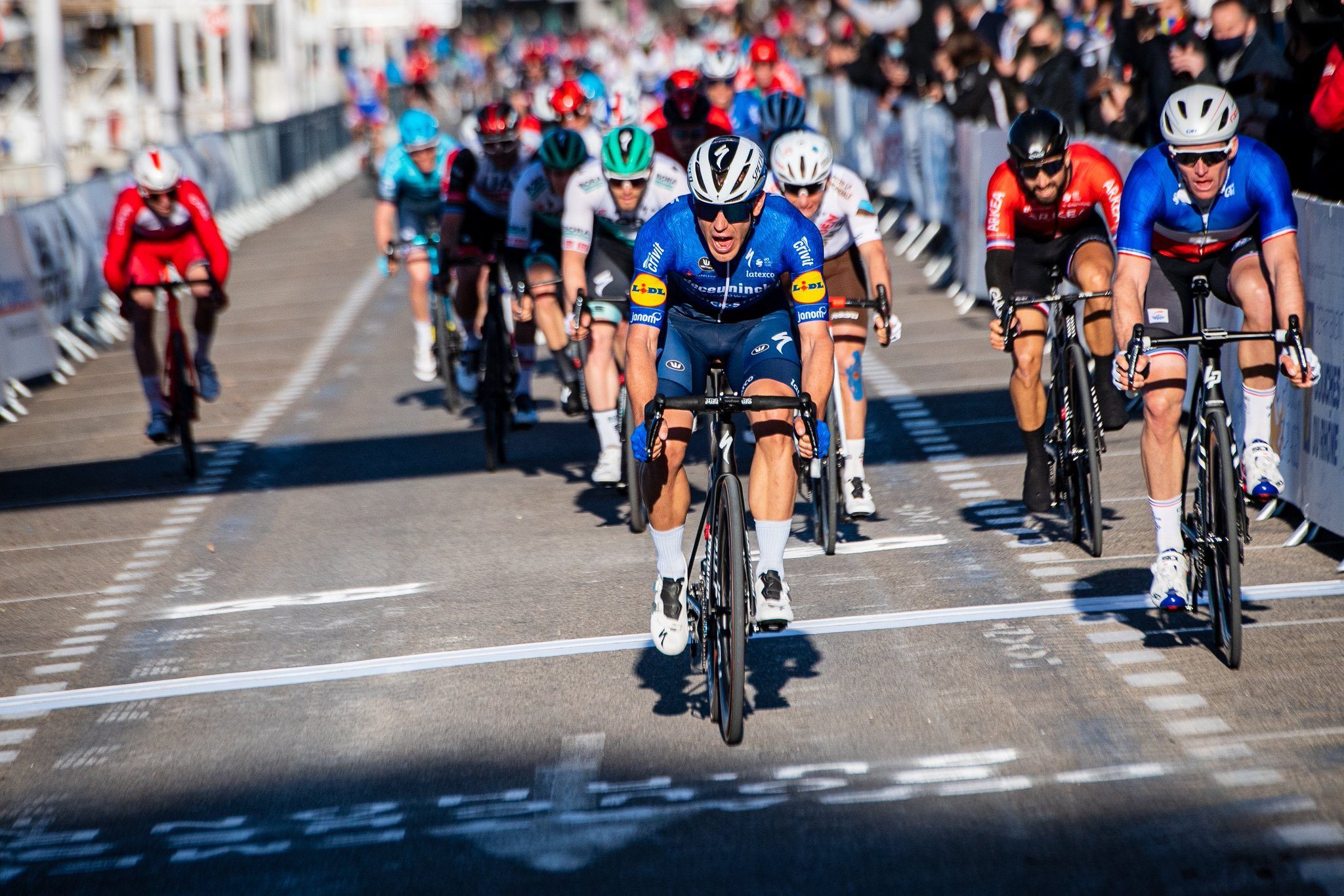 Давиде Баллерини украл победу у Арно Демара на первом этапе «Тур Прованса»