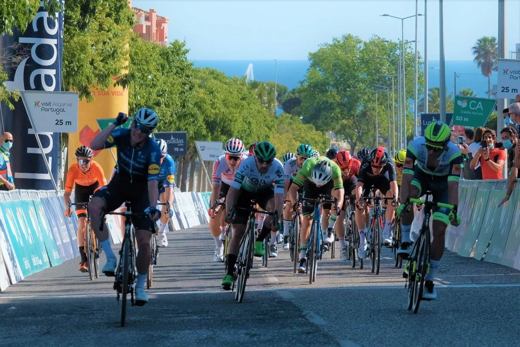 Сэм Беннетт одержал победу на первом этапе велогонки «Вольта Алгарви»