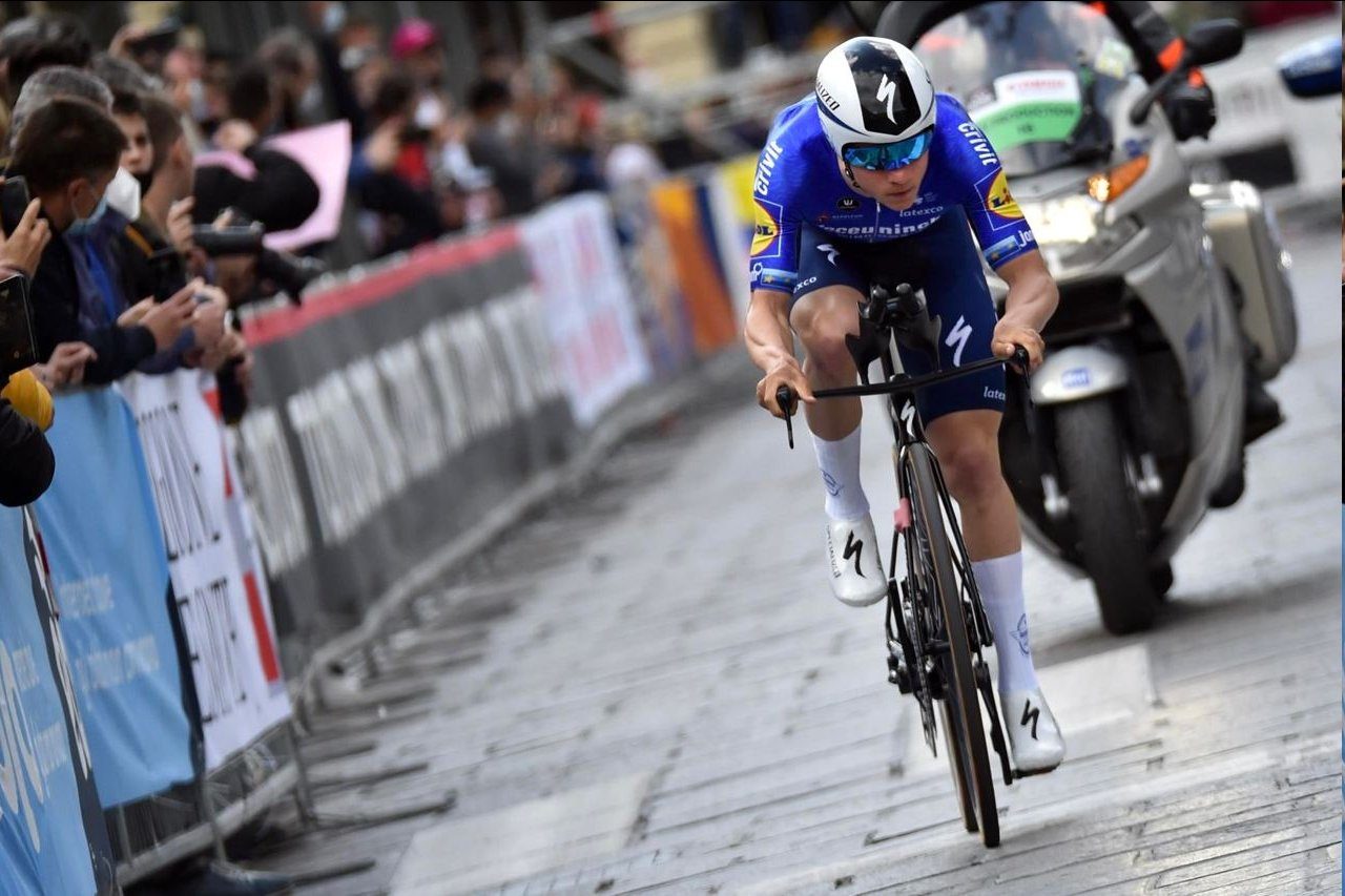 Непобедимый Филиппо Ганна: обзор первого этапа «Джиро д’Италии — 2021»