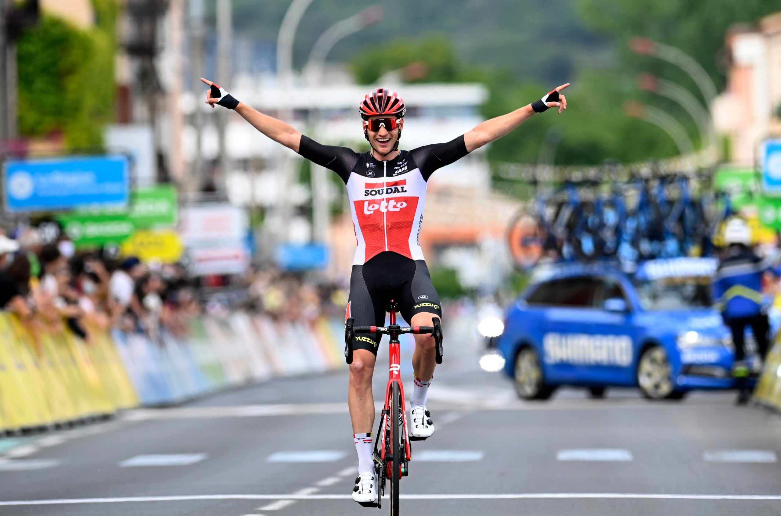 Брент ван Моер выиграл первый этап велогонки «Критериум Дофине»