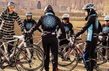 Владелец Israel Start-Up Nation помог эвакуировать из Афганистана 125 велосипедистов и членов их семей