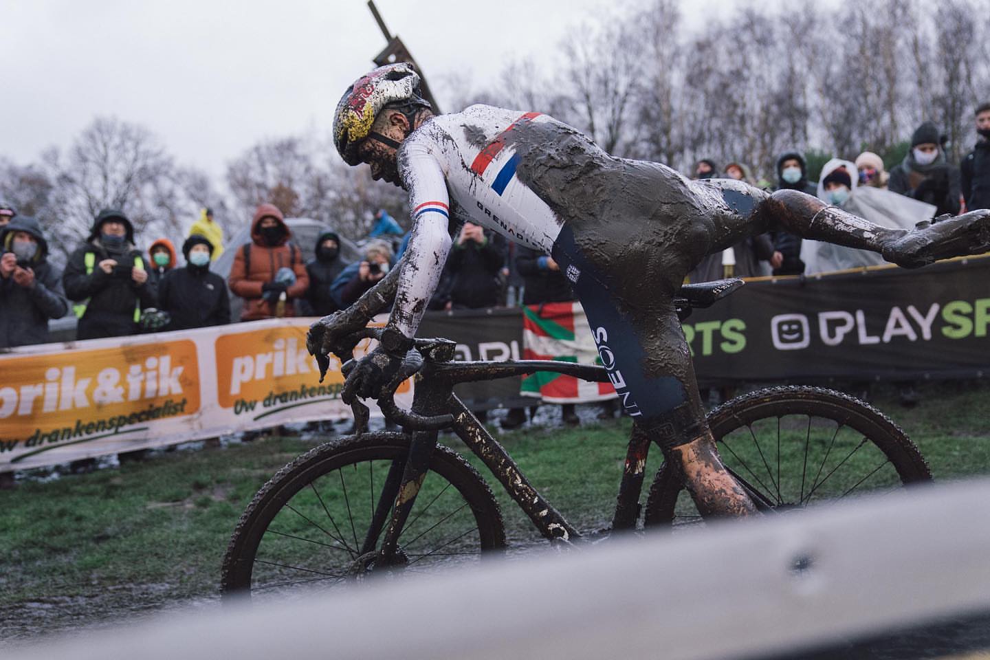 Ваут ван Арт начал сезон велокросса с уверенной победы