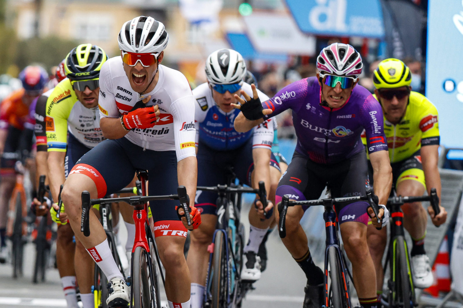 Маттео Москетти вырвал победу в напряжённом финишном спринте на четвёртом этапе «Тура Валенсии»