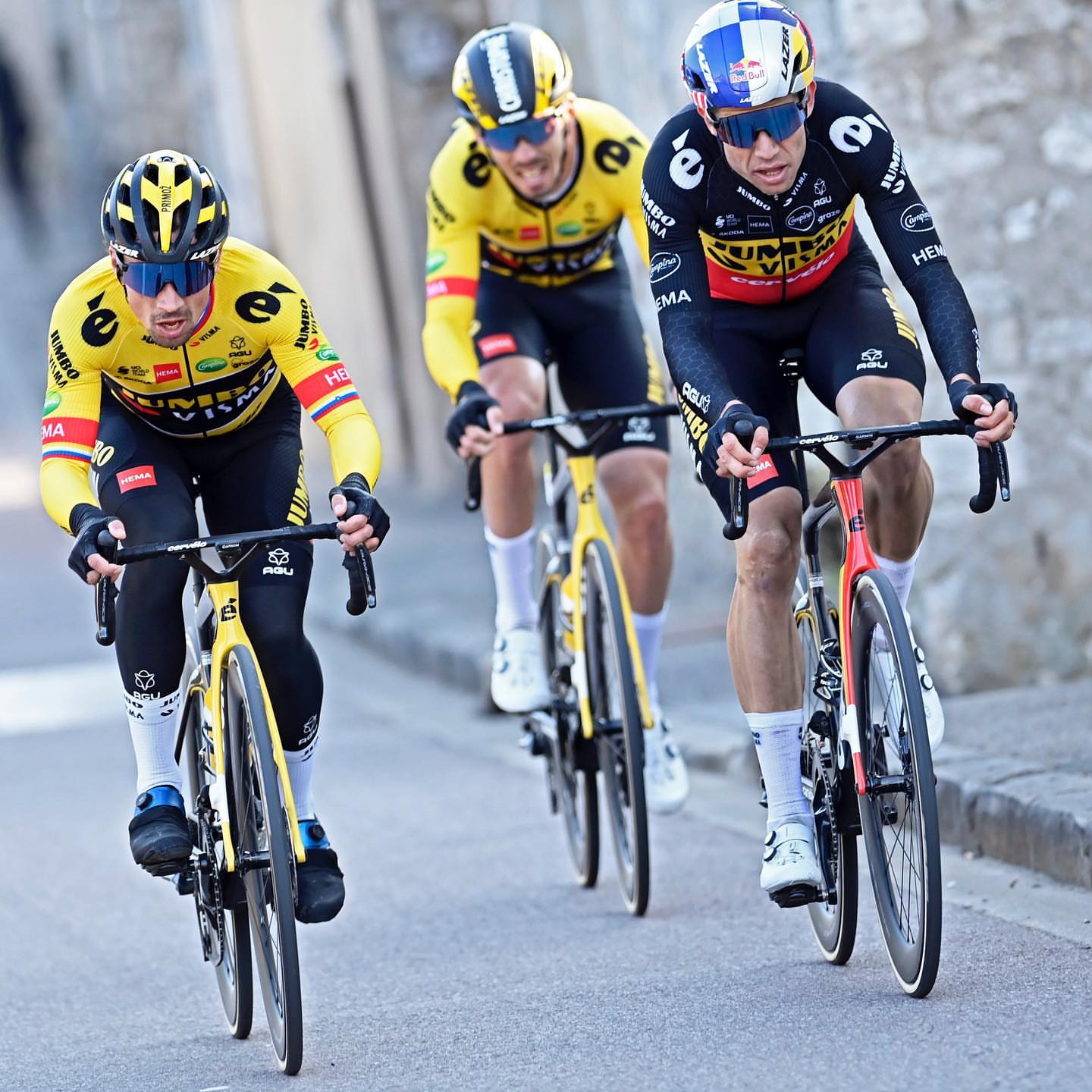 Кристоф Лапорт одержал победу на первом этапе велогонки «Париж — Ницца». Его сопровождали ван Арт и Роглич
