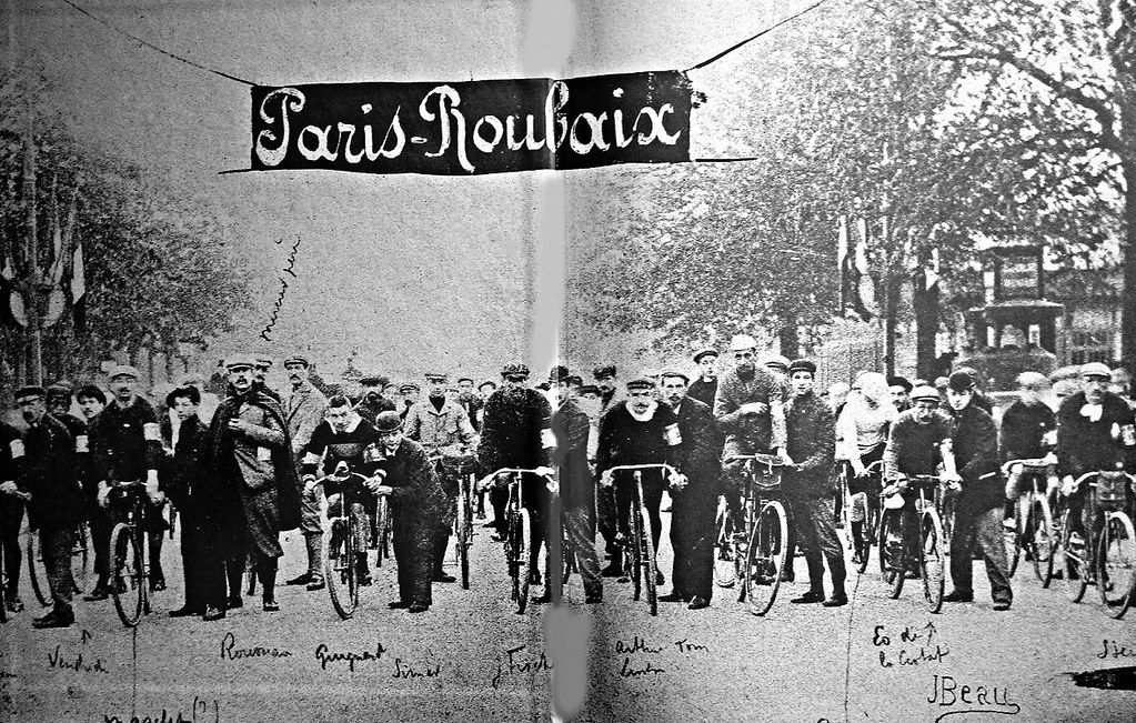 Старт первой велогонки «Париж — Рубе — 1896» 