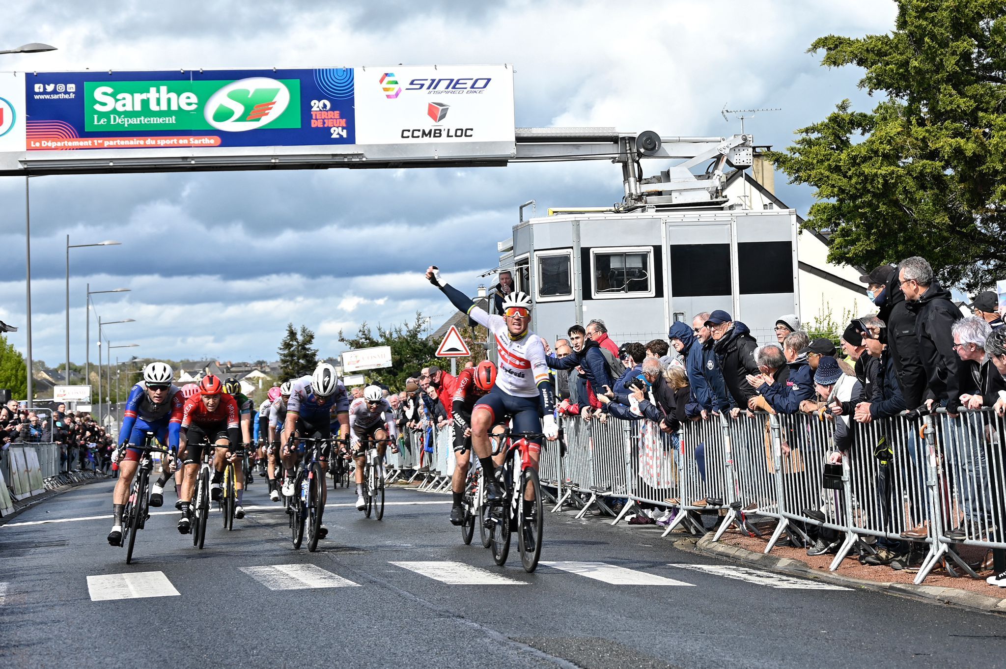 Мадс Педерсен сделал дубль на велогонке Circuit Cycliste Sarthe — Pays de la Loire