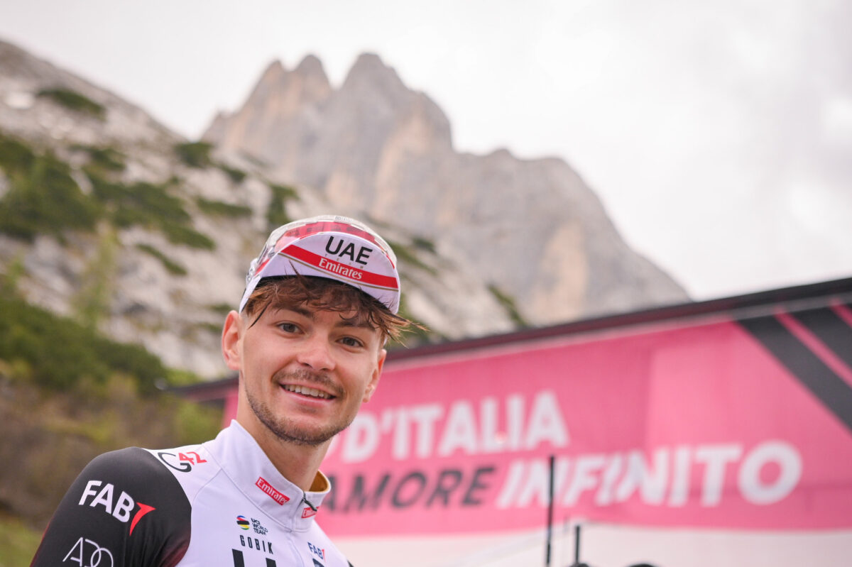 Джай Хиндли отобрал у Ричарда Карапаса розовую майку на предпоследнем этапе «Джиро д’Италии»