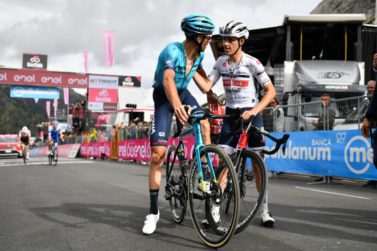 Джай Хиндли отобрал у Ричарда Карапаса розовую майку на предпоследнем этапе «Джиро д’Италии»