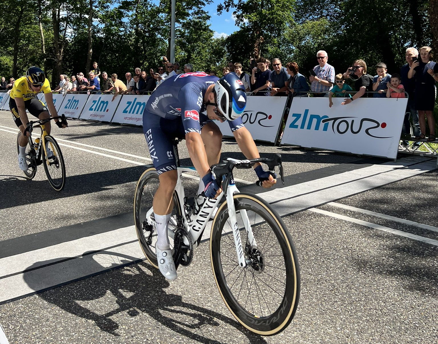 Олав Кой выиграл второй этап ZLM Tour 2022, хотя финишную черту он пресёк только вторым