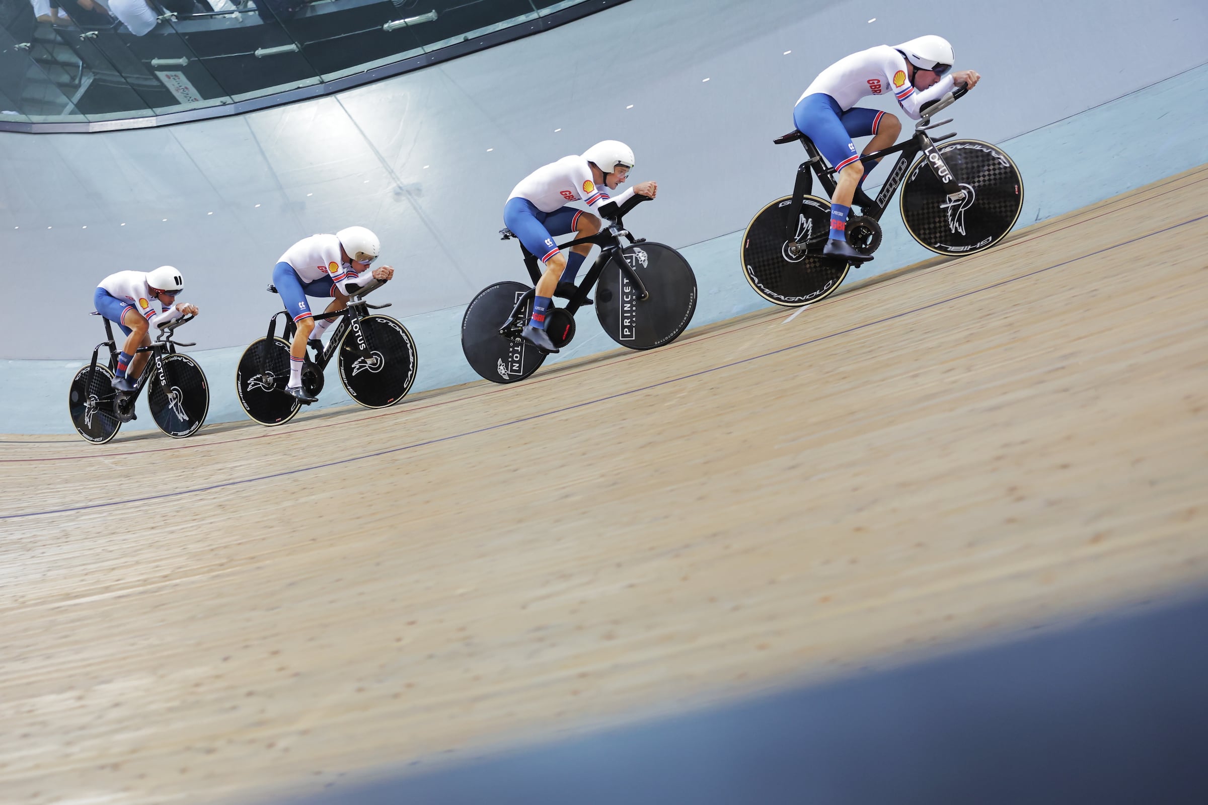Британцы стали лучшими в квалификации командной гонки преследования на чемпионате мира по трековому велоспорту