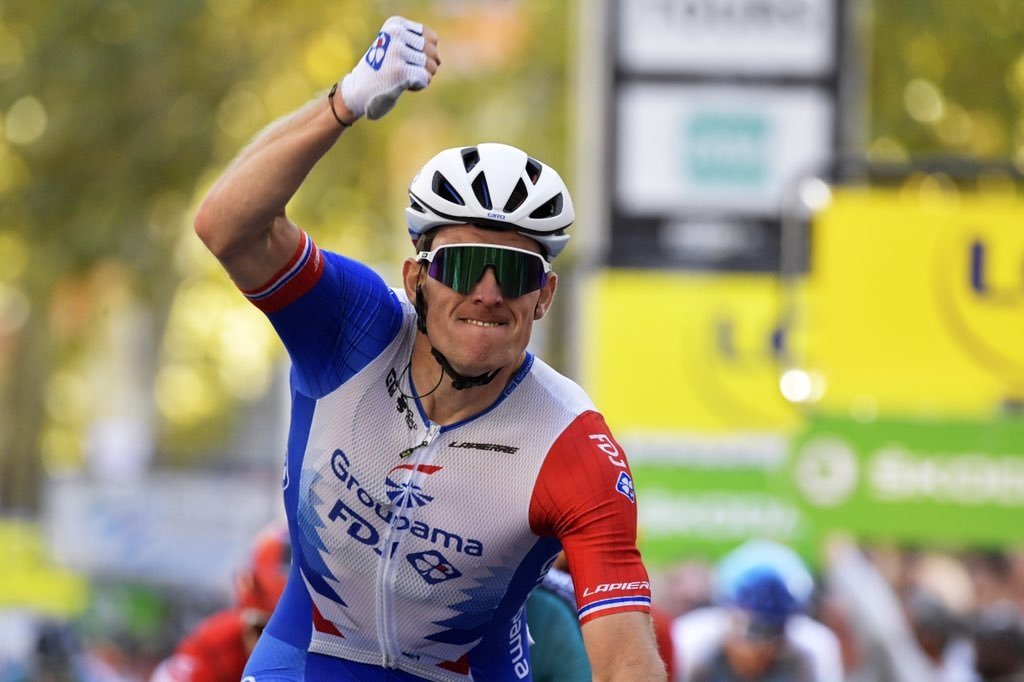 Арно Демар в спринте одержал победу на велогонку «Париж — Тур»