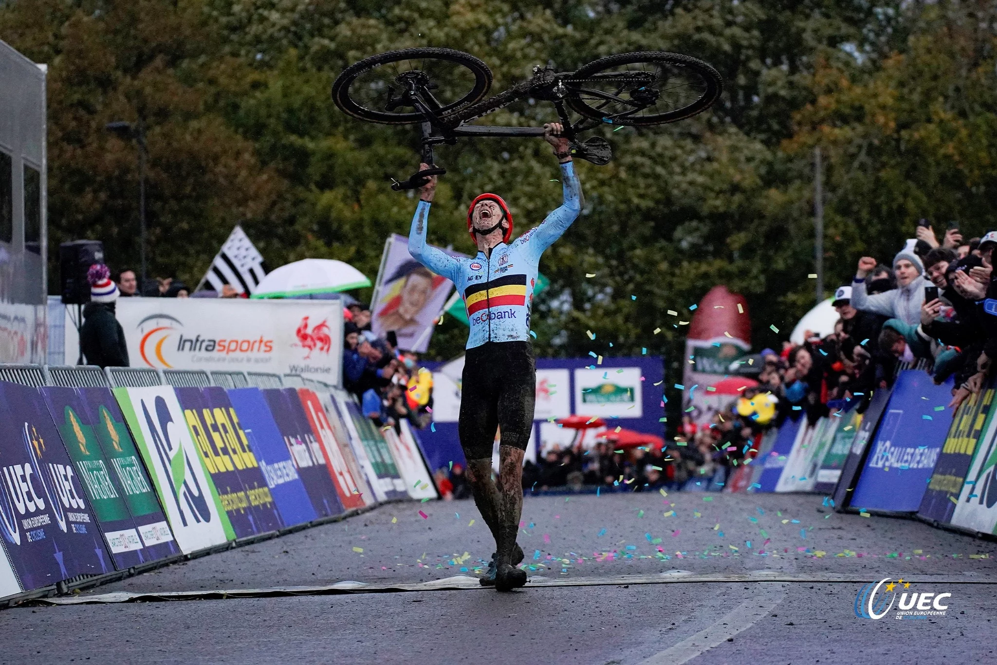 Михаэль Вантуренхаут мастерски выиграл чемпионат Европы по велокроссу