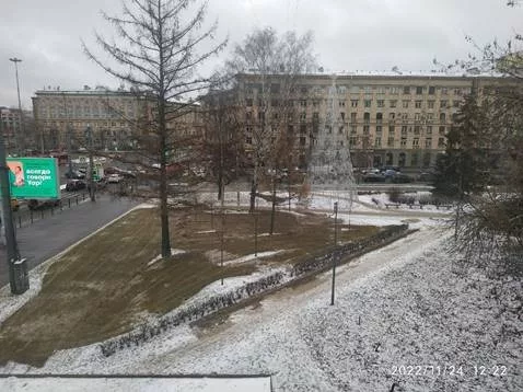 «Косить снег! Шедеврально!»: петербуржцы отреагировали, но новый способ уборки листьев зимой