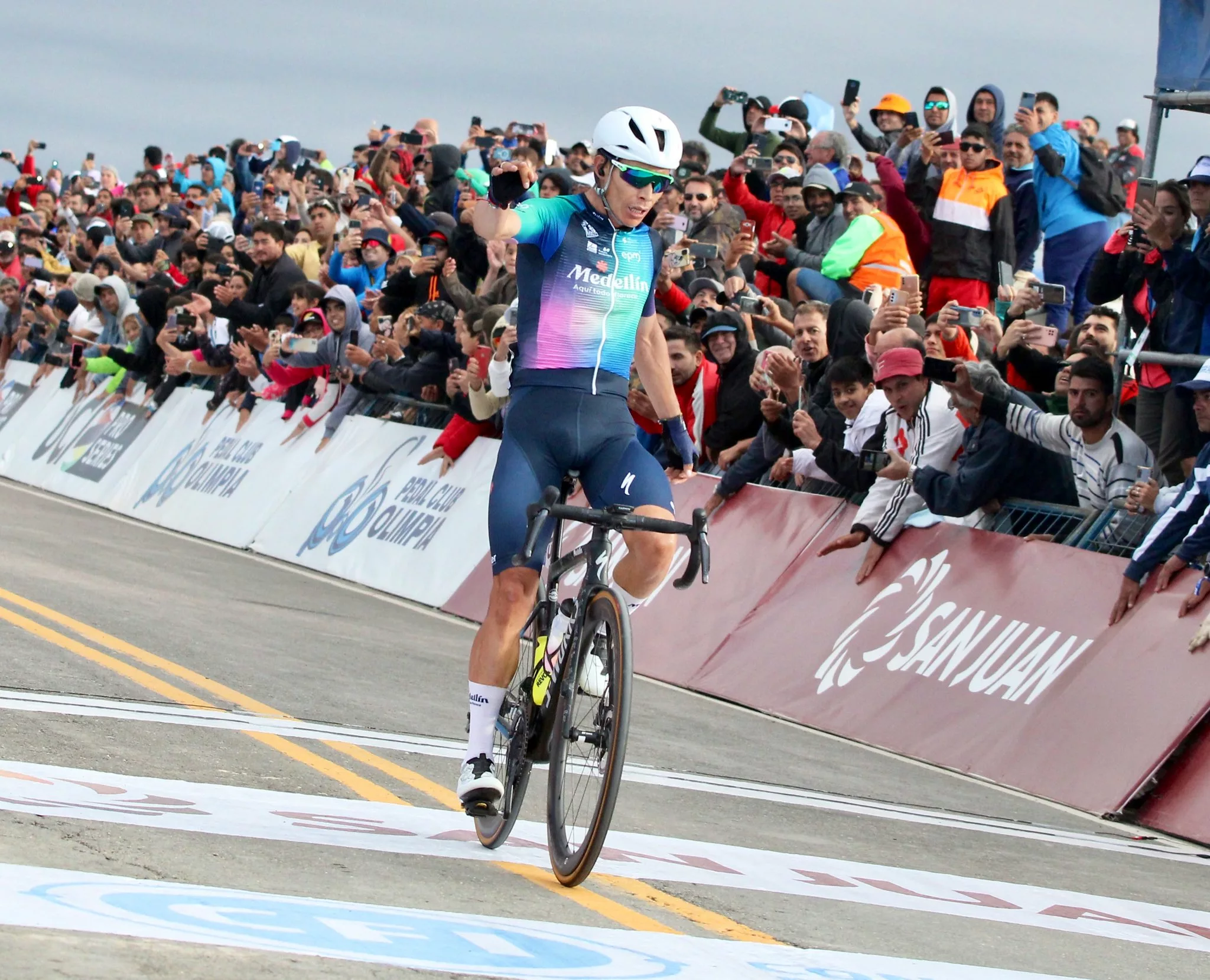 Мигель Анхель Лопес одержал победу на королевском этапе «Вуэльты Сан-Хуана»