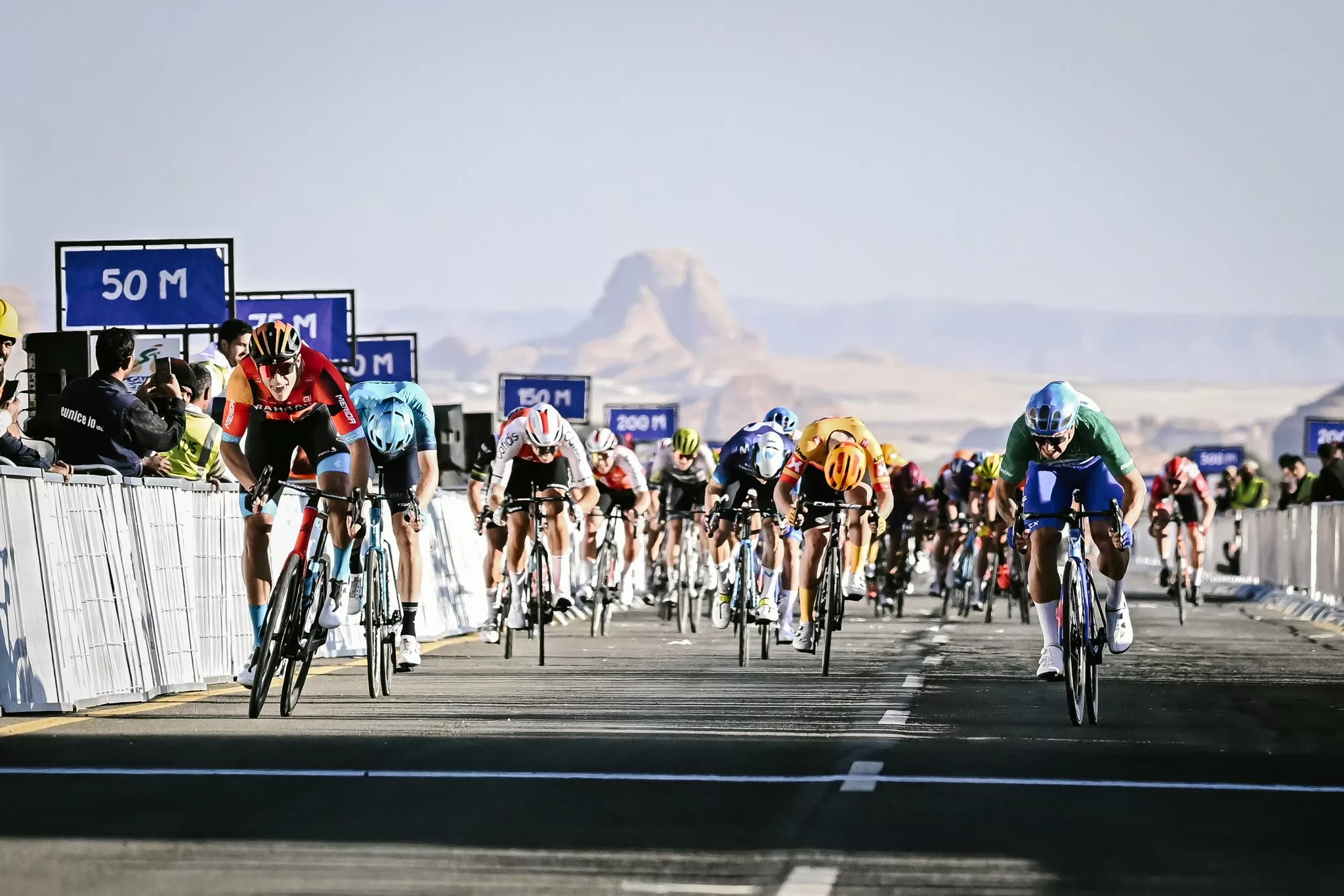 Джонатан Милан мощнейшим спринтом выиграл второй этап велогонки Saudi Tour