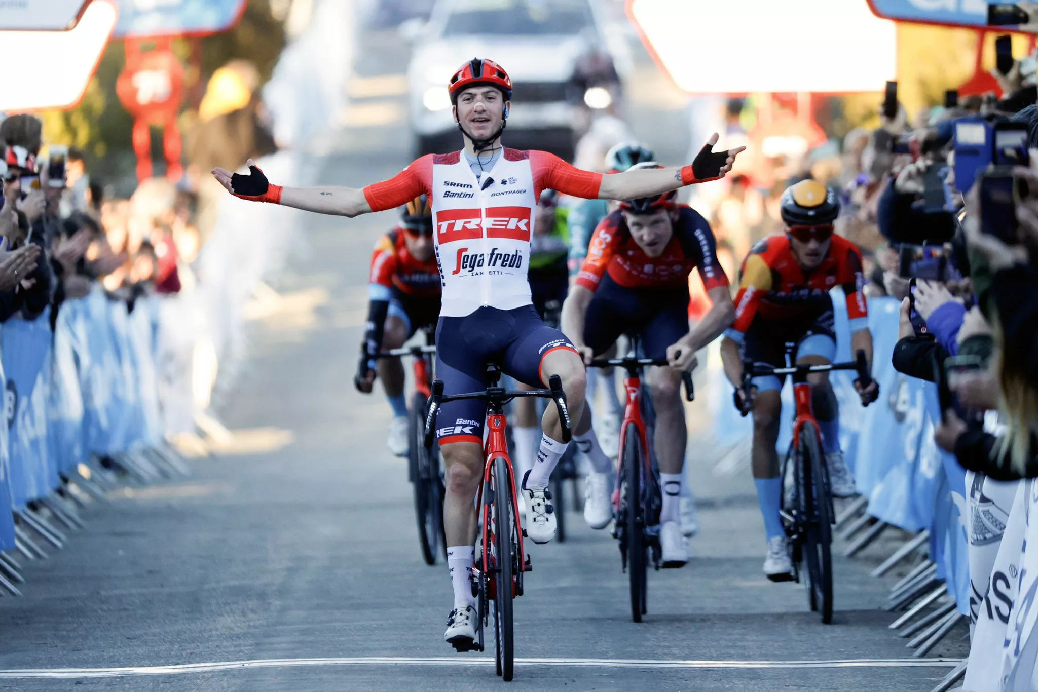 Джулио Чикконе в отличном стиле выиграл второй этап «Тура Валенсии»