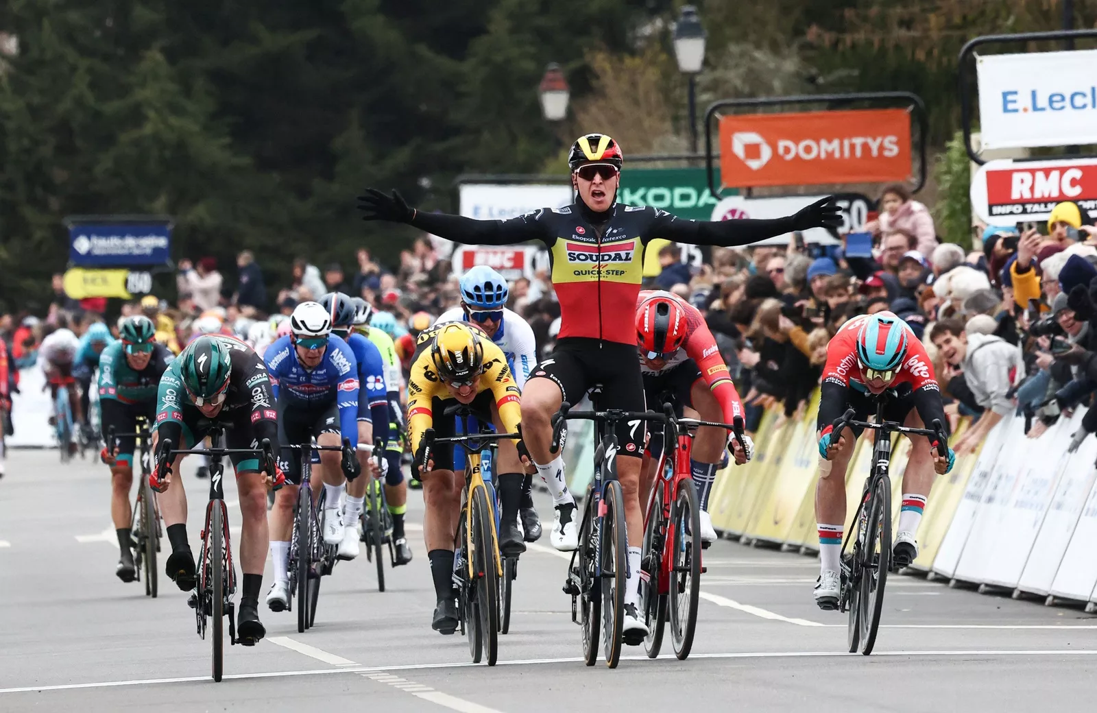 Тим Мерлир выиграл первый этап велогонки «Париж — Ницца»