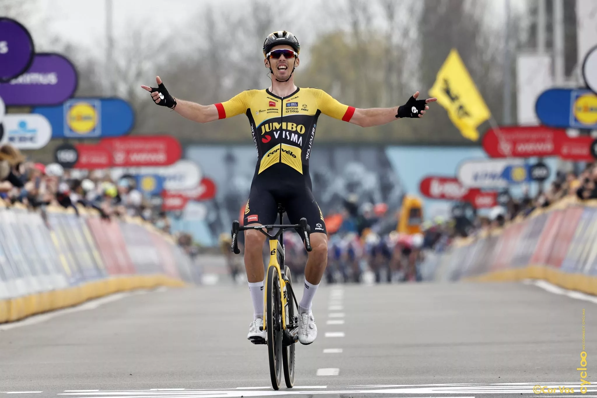 Кристоф Лапорт выиграл велогонку «Дварс дор Фландерен — 2023»
