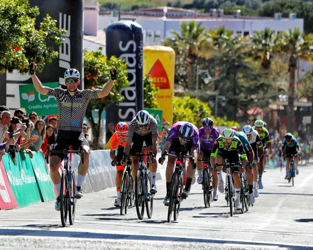 Люк Ламперти одержал победу на первом этапе португальской «Вольты Алентежу»