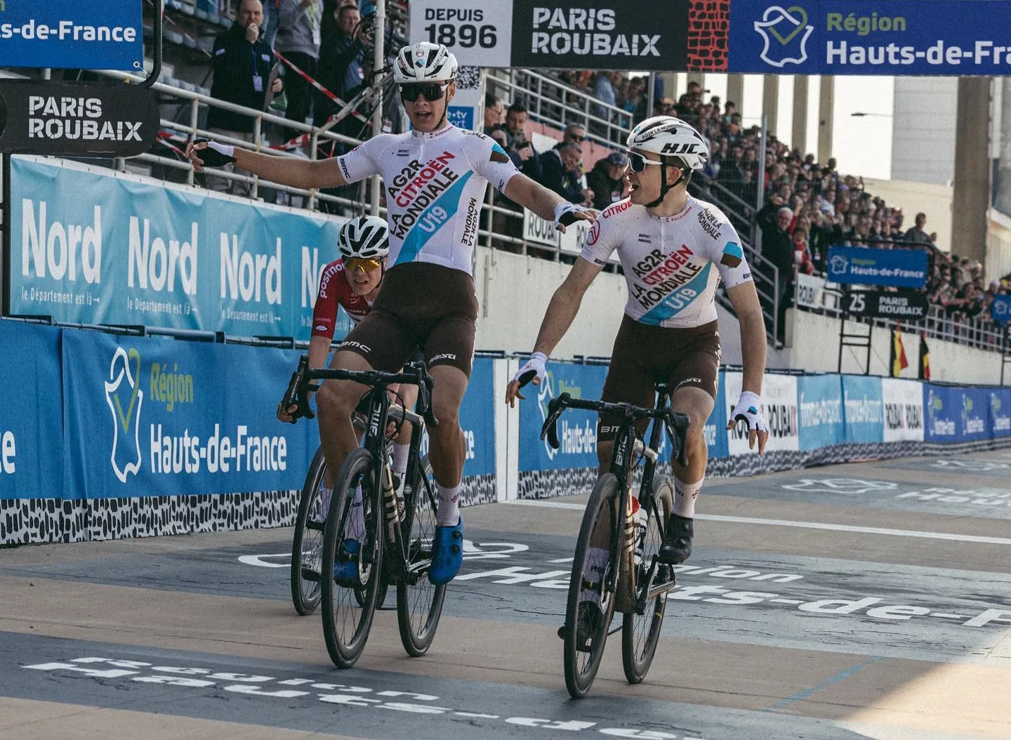 Матис Гризель выиграл юниорскую версию монументальной велогонки «Париж — Рубе — 2023»
