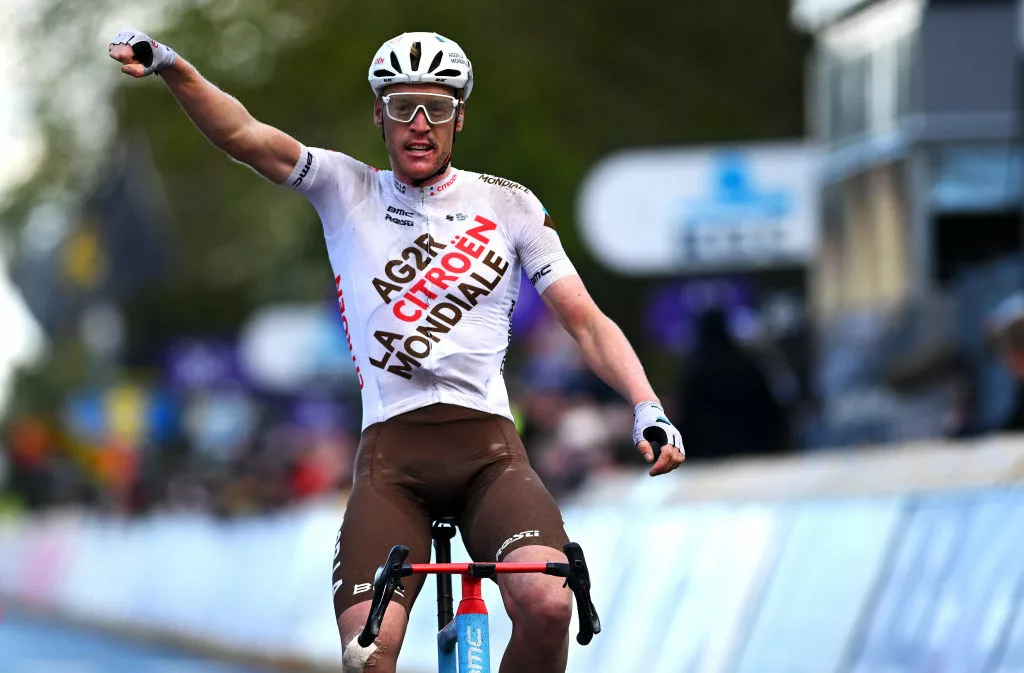 Дориан Годон выиграл гонку с характером — Brabantse Pijl