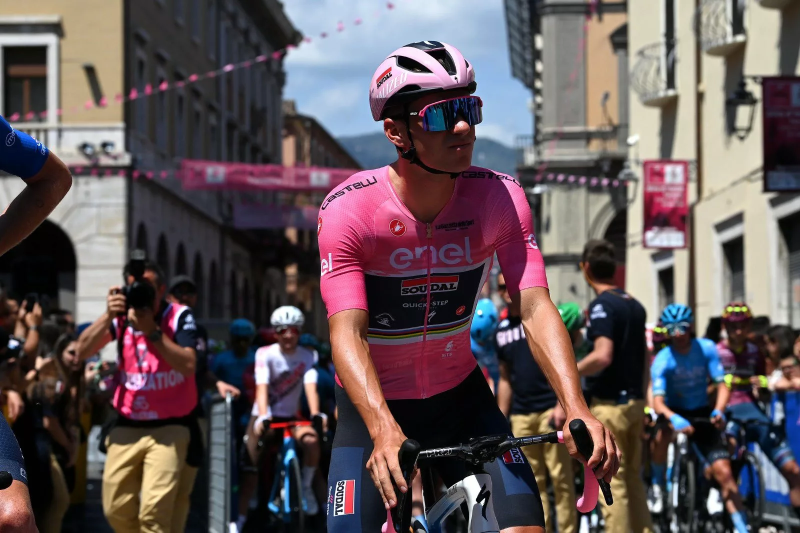 «Джиро д’Италия — 2023»: в завале на втором этапе виноват гонщик из Alpecin — Deceuninck — Ремко Эвенпул