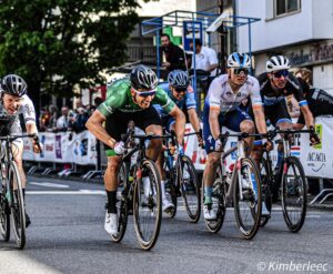 Джакомо Баллабио (в зелёной майке)