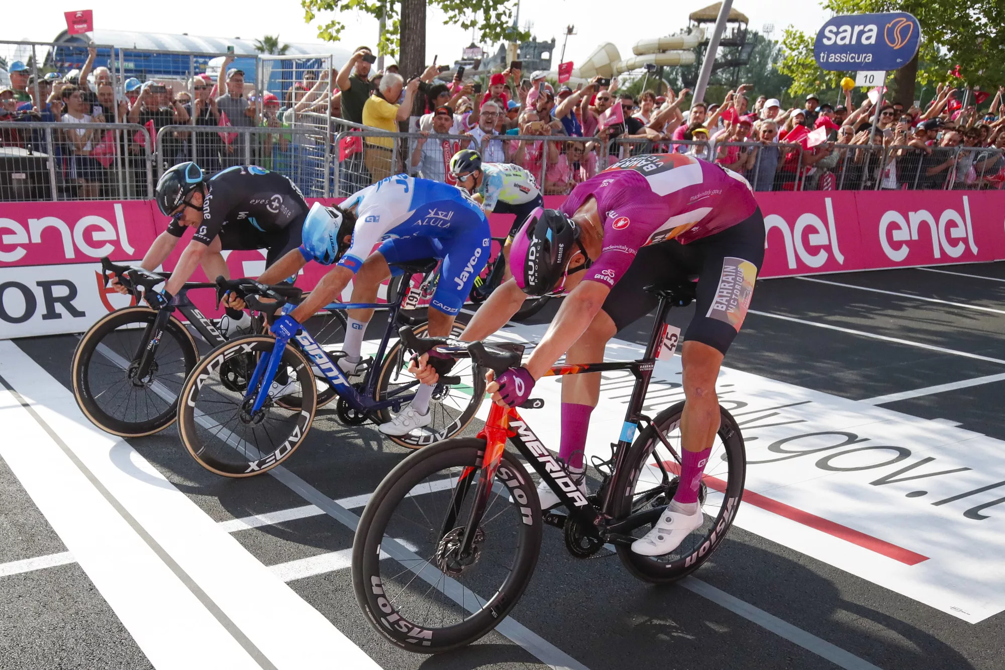 «Джиро д’Италия — 2023»: Альберто Дайнезе, Джонатан Милан и Майкл Мэттьюс устроили дуэль за 17-й этап велогонки