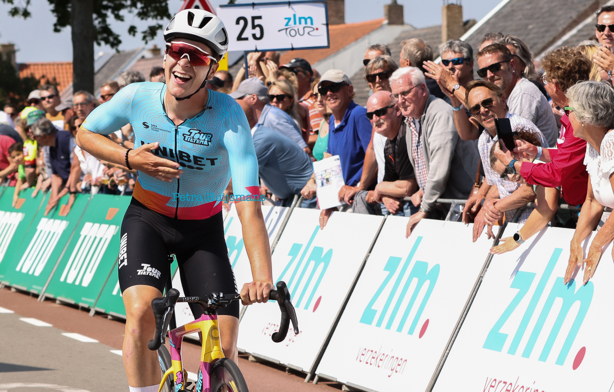 Йентл Вандевельде одержал уверенную победу на первом этапе велогонки ZLM Tour