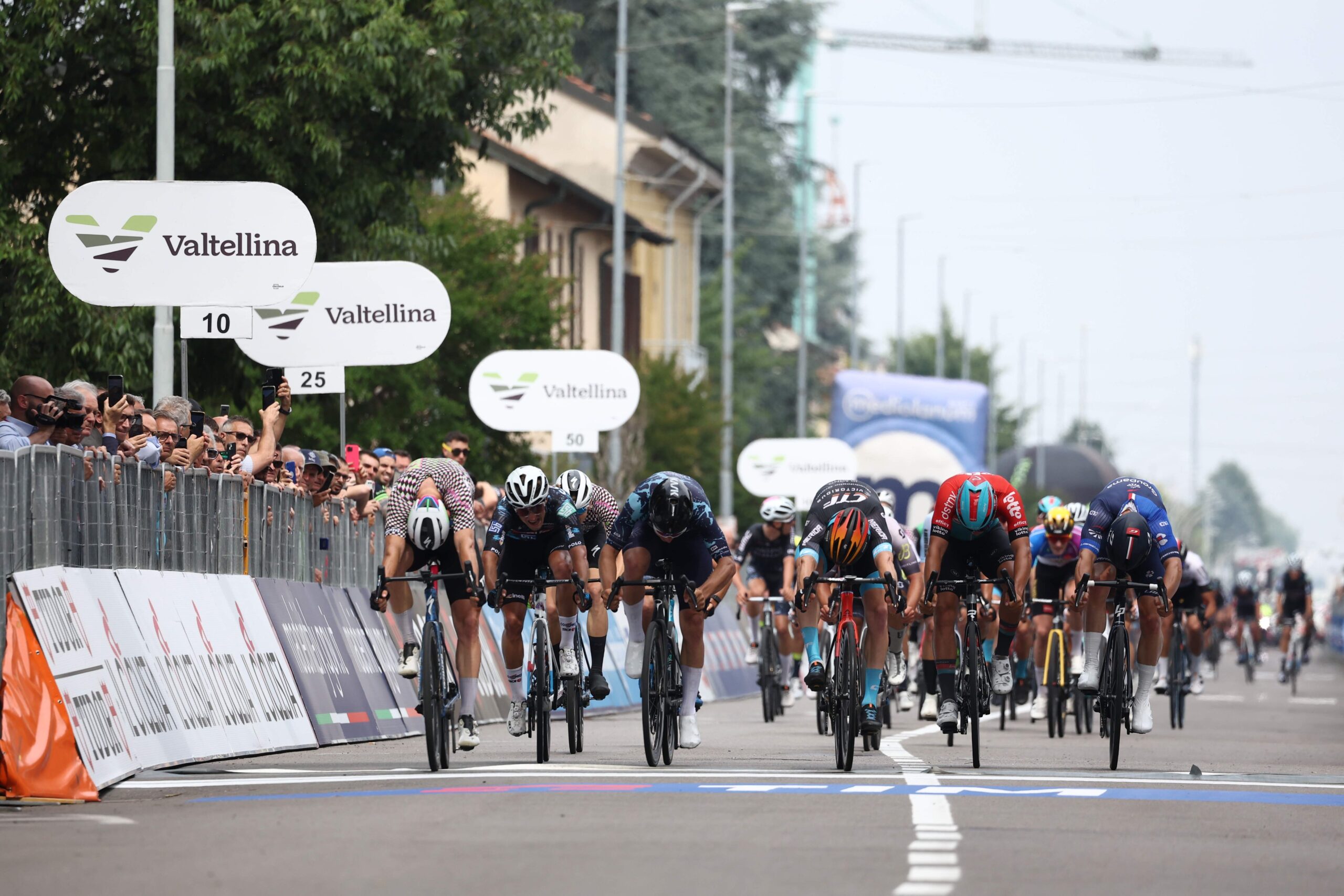 Люк Ламперти мощным спринтом выиграл третий этап Giro Next Gen