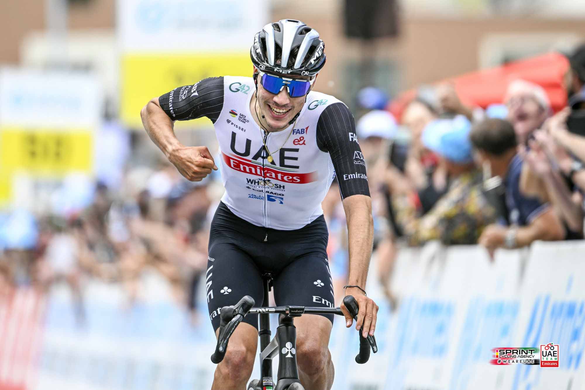 Хуан Аюсо выиграл пятый этап «Тура Швейцарии», в ходе которого едва не погиб Джино Мёдер