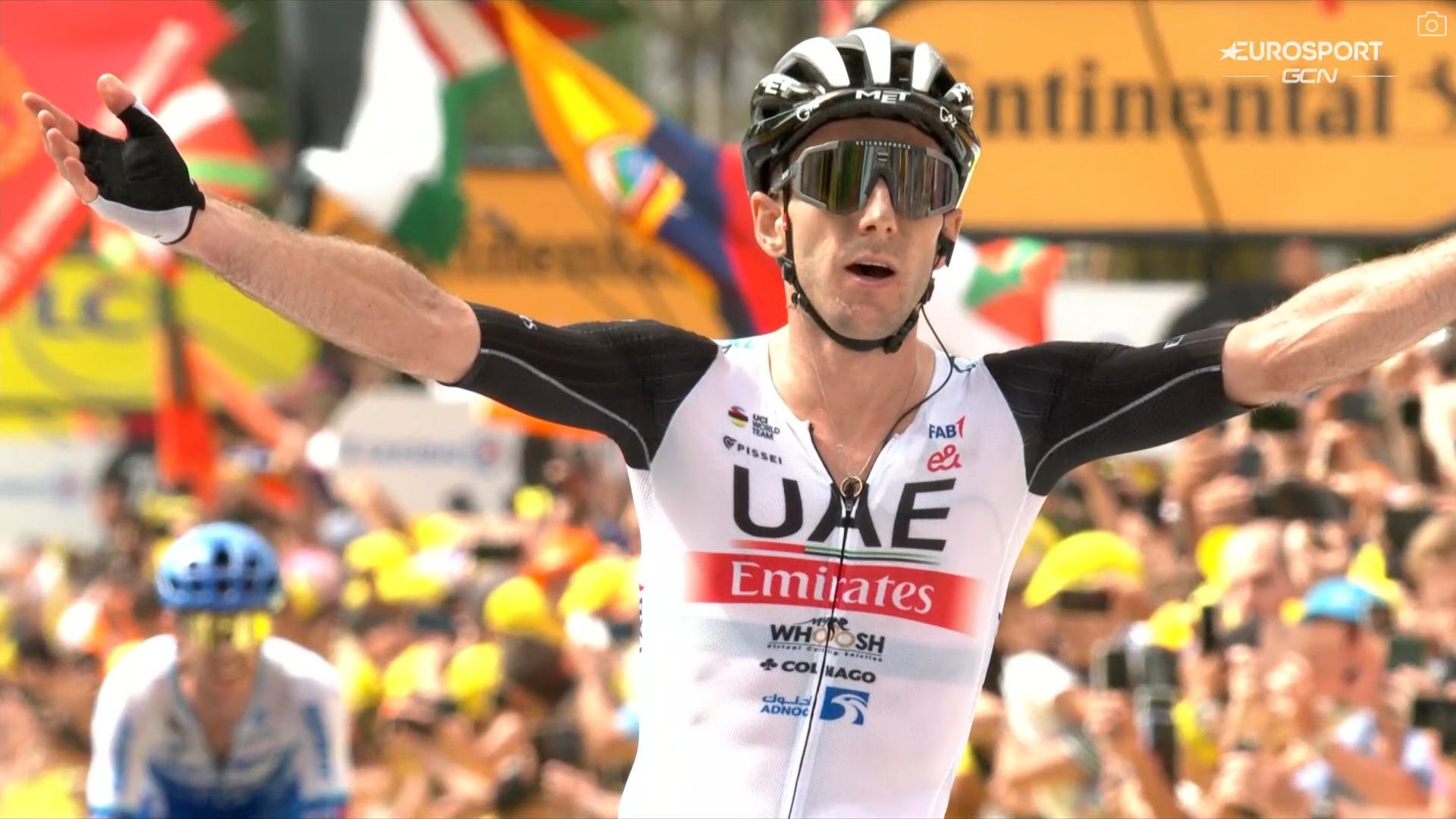 Адам Йейтс выиграл первый этап «Тур де Франс — 2023»