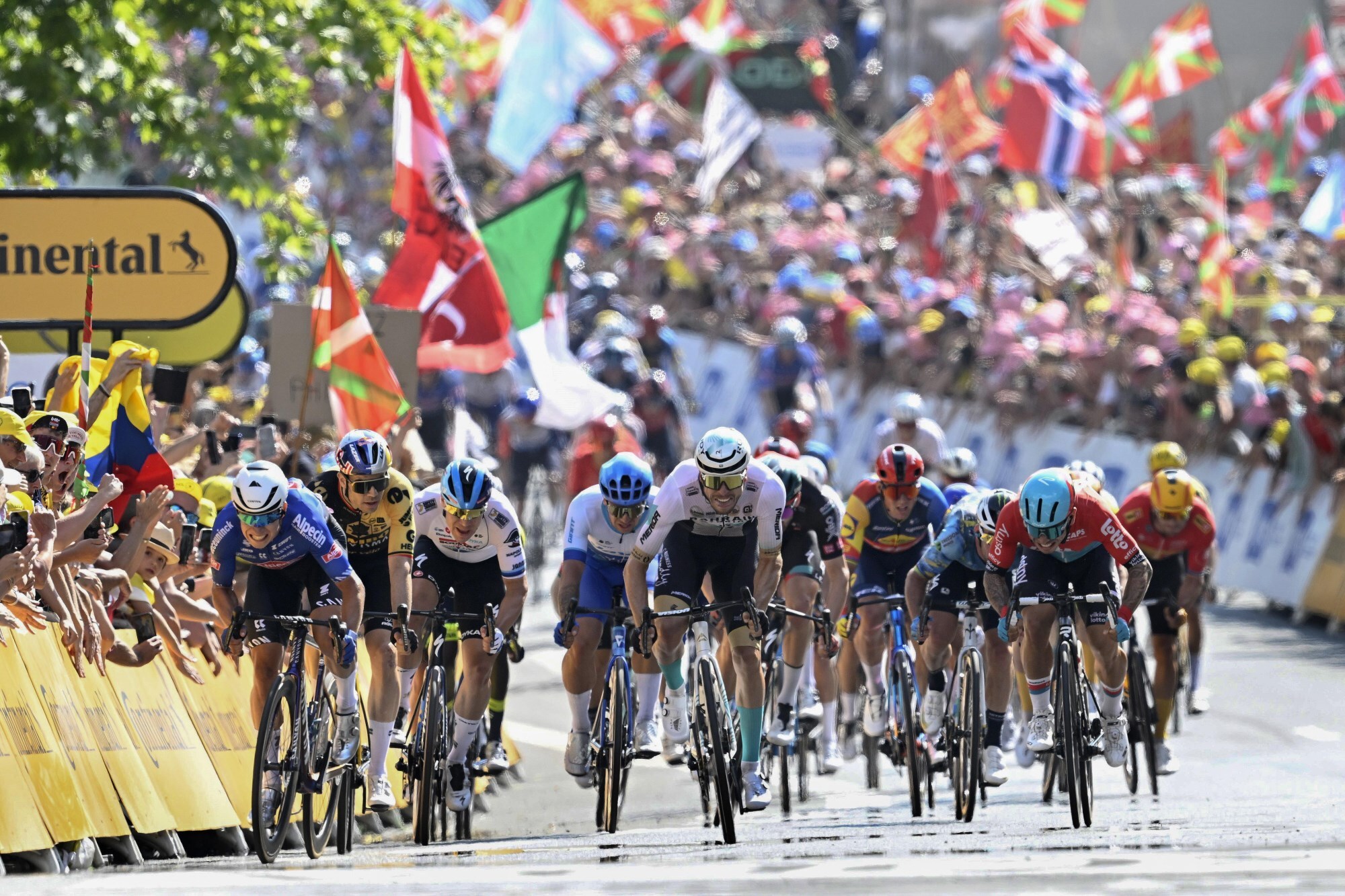 Финиш третьего этапа «Тур де Франс — 2023». Фото: COR VOS