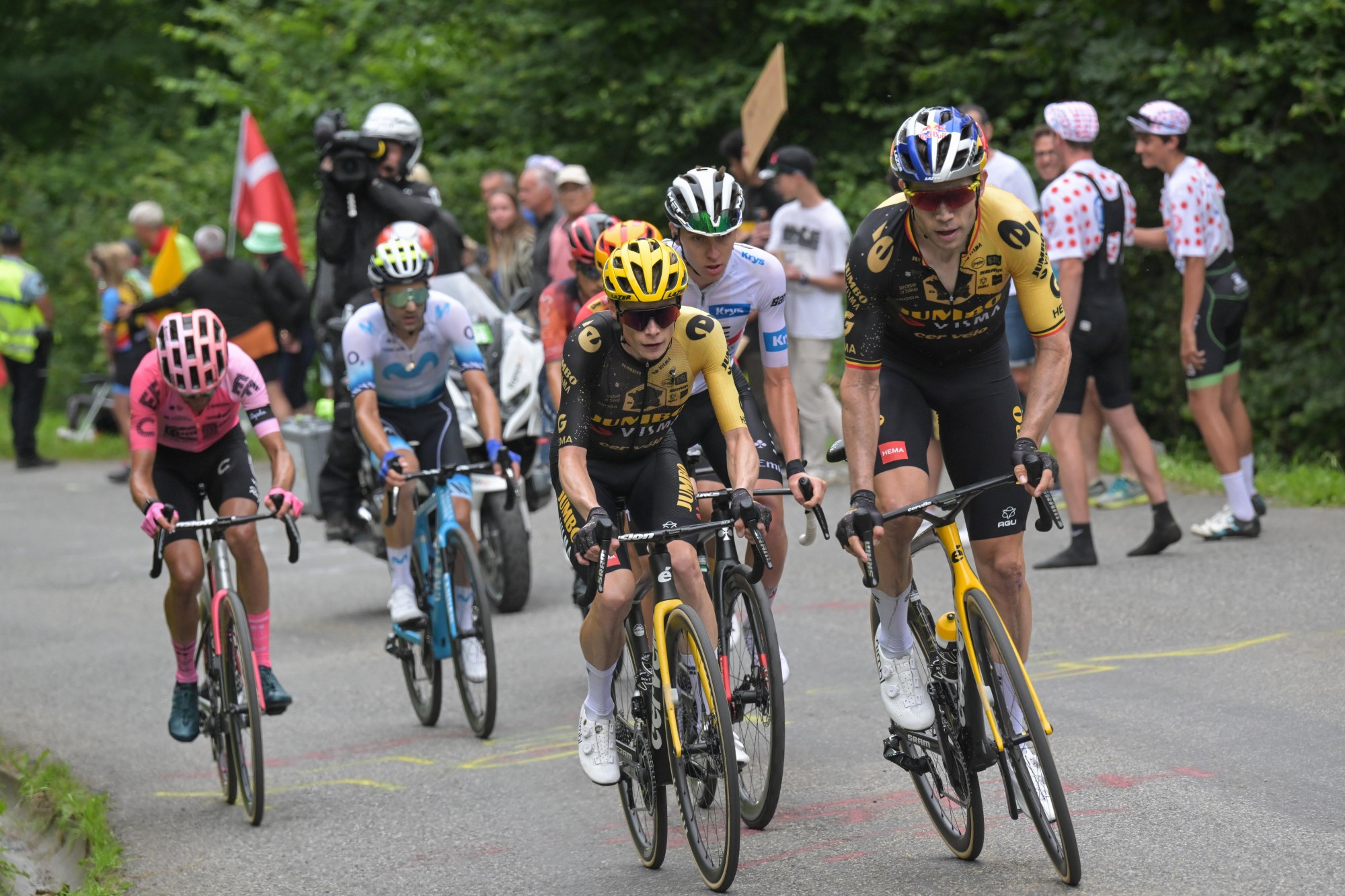 Тадей Погачар похвалил Ваута ван Арта за работу на шестом этапе «Тур де Франс»