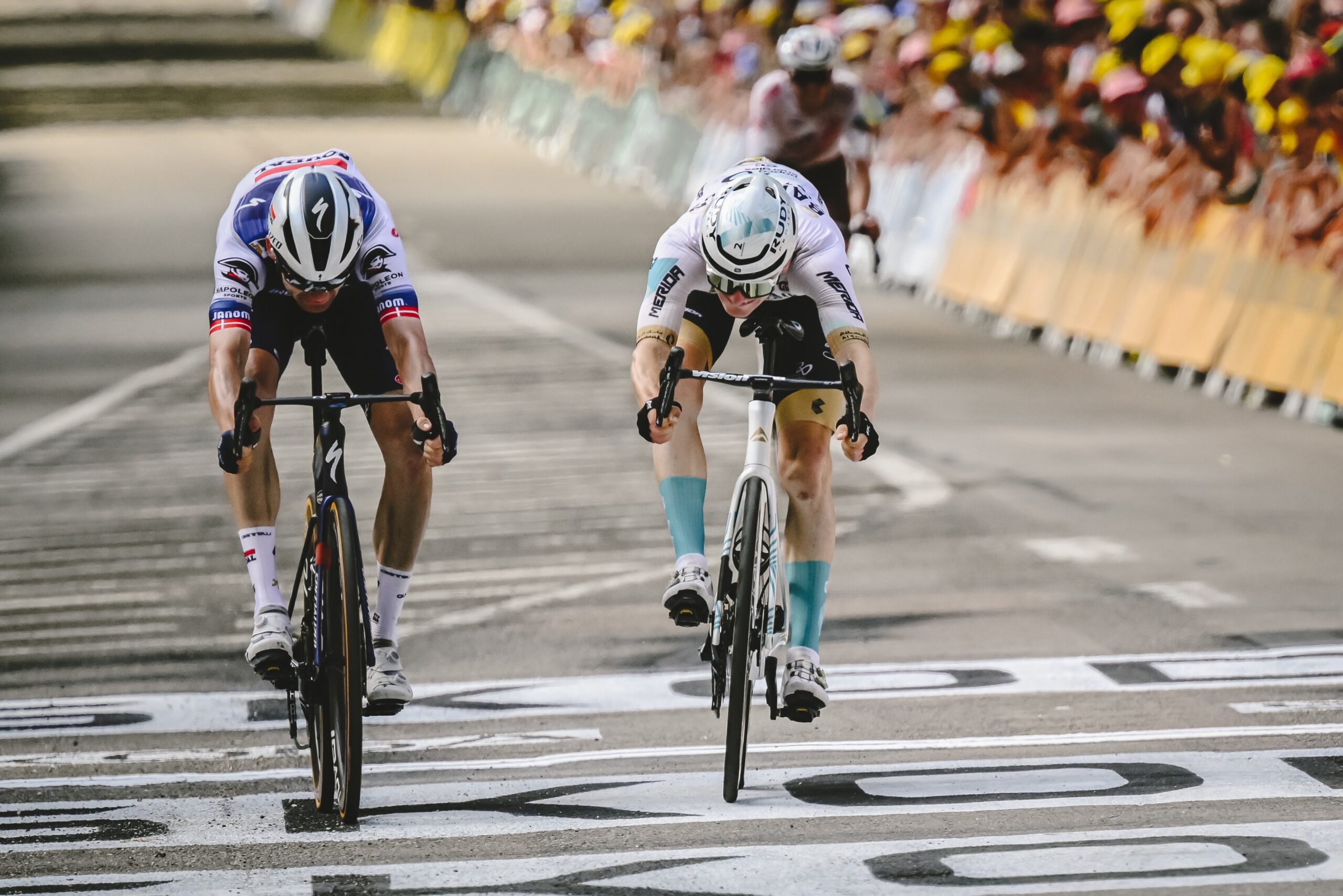Фотофиниш определил победителя 19-го этапа «Тур де Франс» — им стал Матей Мохорич